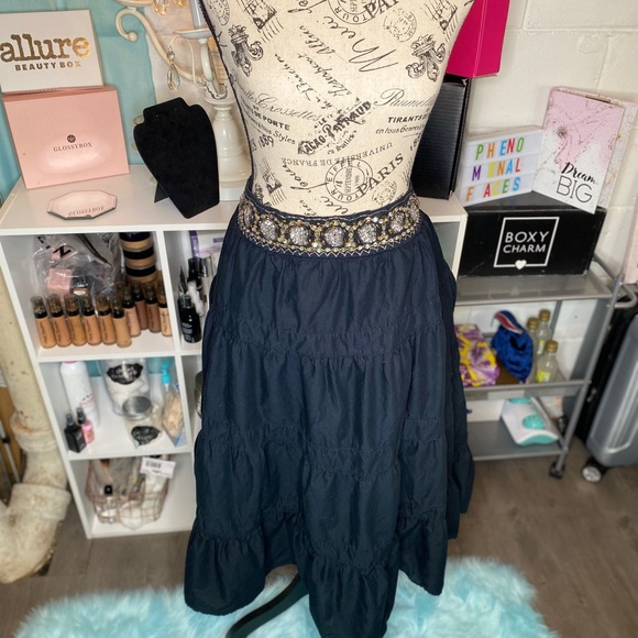 Women’s skirt - Picture 2 of 3